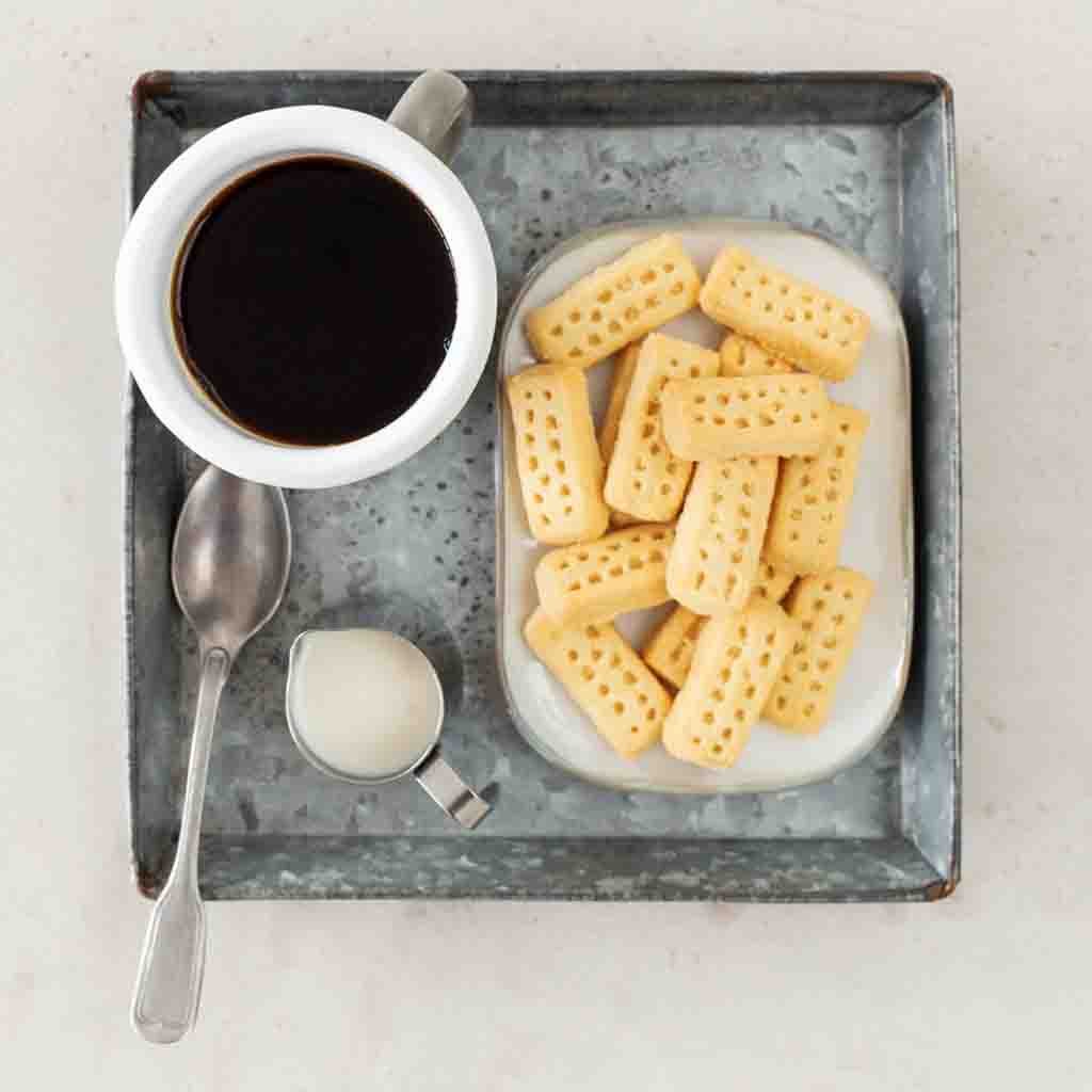 https://www.lebensmittel-sonderposten.de/media/image/a3/9f/80/Walkers_mini_Shrtbread_fingers_einzeln_front_96dpi.jpg